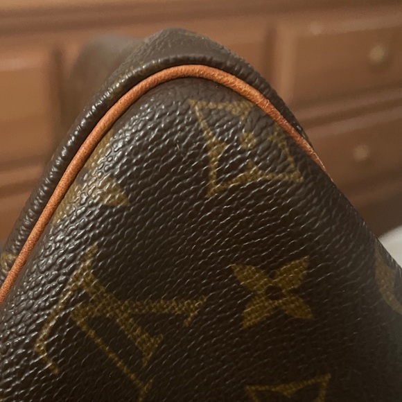 Louis Vuitton Monogram Speedy 30 - Picture 7 of 11